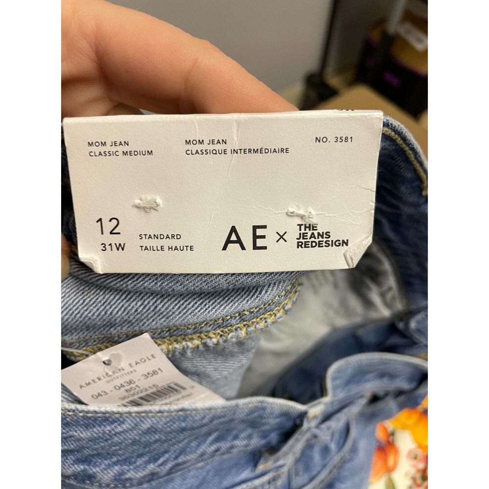 American Eagle Mom Jeans Blue Denim Classic Fit Cotton Womens 12/31 - Picture 7 of 9